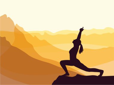 Yoga yapan bir kızın silueti. Arka planda dağlar. Gün doğumu, yoga güneşi selamı. Sağlıklı yaşam tarzı.