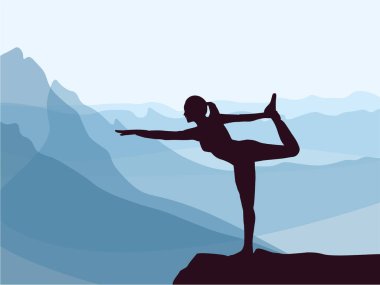 Yoga yapan bir kız silueti. Arka planda mavi dağlar. Sağlıklı yaşam tarzı.