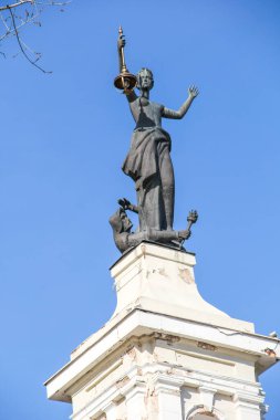 Litvanya 'nın Vilnius kentindeki Enerji ve Teknoloji Müzesi' nin tepesindeki Electra Heykeli