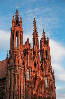 Saint Anne Kilisesi (Sv. Onos Baznycia) Vilnius Litvanya 'da altın saat