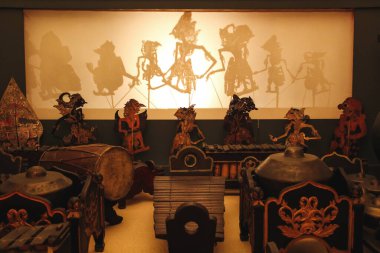 Endonezya Gamelan müzik enstrümanı Cinquantenaire Brüksel Kraliyet Sanat ve Tarih Müzesi 'nde kurulmuştur.