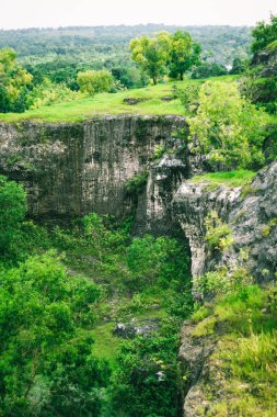 Madura, Java Endonezya 'daki Taş Madeni Tebeşir Tepesi (Bukit Kapur Jaddih)
