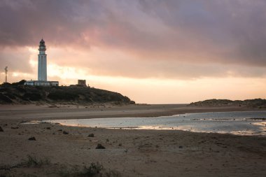 Güney İspanya 'da Alacakaranlık Günbatımında Cape Trafalgar Deniz Feneri