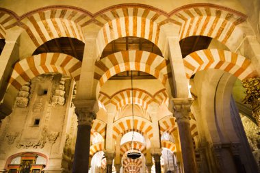 Cordoba, Endülüs 'ün Cami Katedrali' nin İç Çizgili Kemerleri (Mezquita Katedrali)