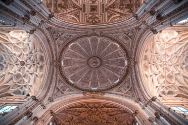 Cordoba, Endülüs 'ün Cami Katedrali' nin İç Çembersel Tavanı (Mezquita Katedrali)