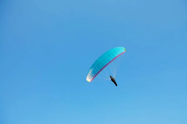 Pilot Kluzáku Letící Kluzáku Seskok Padákem Parašutista Extrémní Sport — Stock fotografie