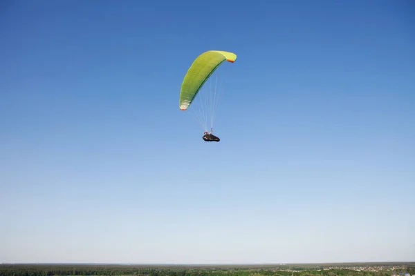 Planör Pilotu Planörle Uçuyor Hava Dalışı Uçuşu Paraşüt Ekstrem Spor — Stok fotoğraf