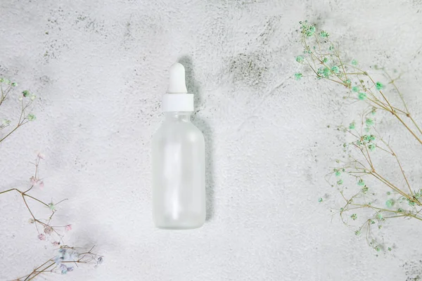 Botella Cosmética Vidrio Transparente Con Pipeta Aceite Sobre Fondo Gris — Foto de Stock