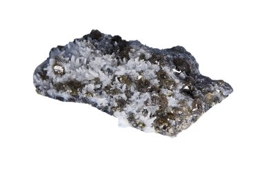 Romanya 'daki Baia Mare altın madeninden Pyrite substratı üzerine kaya kristali. Beyaz arkaplanda izole