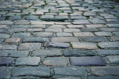 Bakış açısına göre taş kaldırım. Granit kaldırım taşı soyutlanmış arka plan. Taş kaldırım dokusu yakın çekim