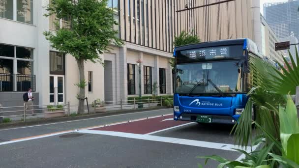 Juni 2020 Yokohama Japan Nieuwe Bus Van Yokohama Passeert Straat — Stockvideo