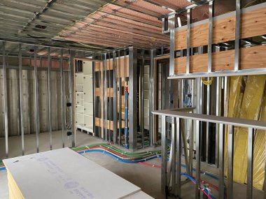 2020 Temmuz 04 Japonya, Tokyo. Japon apartmanı yapım aşamasında. Duvar yapılarının hazırlanması.