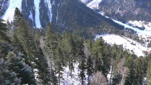 Спуск Кабельного Автомобіля Взимку Красивих Горах — стокове відео