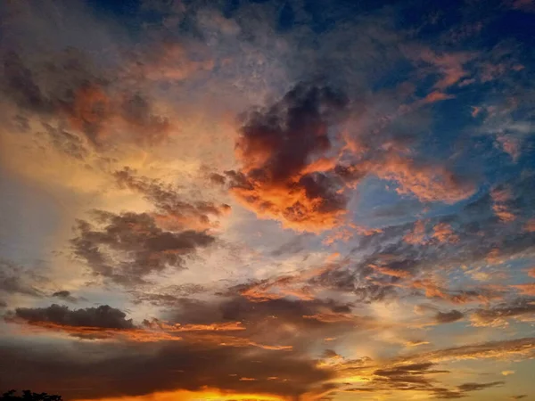 Hermosas Nubes Amanecer —  Fotos de Stock