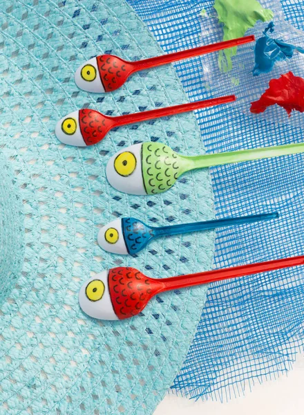 Linguri Plastic Pictate Peşti Summery Încă Viaţă Artizanat Material Reciclat — Fotografie, imagine de stoc