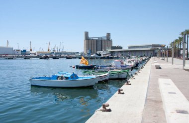 Tarragona şehrinin balıkçı limanı. Katalonya, İspanya. Akdeniz kıyısı.