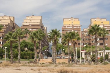 Marina d 'Or' da yazlık daireler Oropesa de Mar, Castellon, Valencia Community, İspanya. Haziran 2020.