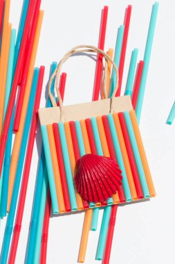 Çuvalla süslenmiş çanta. Yaz gemisi. Renkli dekorasyon.