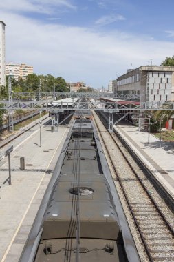 Barcelona, Katalonya, İspanya 'daki L' Hospital de Llobregat tren istasyonunda. Temmuz 2020.