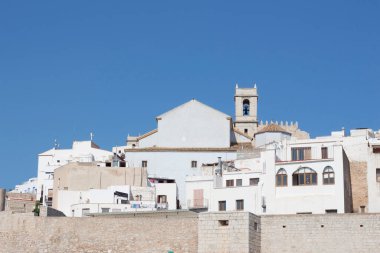 Castellon 'un Peniscola kasabasındaki yarımada. Papa Luna 'nın Kalesi. Valensiyalı Cemaati. İspanya.