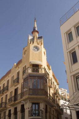 Barcelona, Katalonya, İspanya 'nın Garraf bölgesindeki Sitges kasabasındaki modernist bina. Eylül 2020.