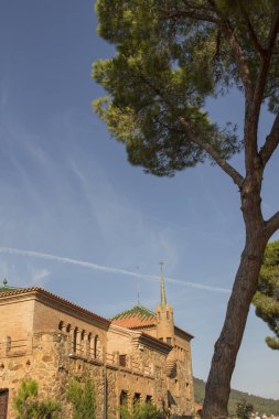 Colonia Gell 'deki eski okul, Santa Coloma de Cervello kasabası, Baix Llobregat bölgesi, Barcelona, Katalonya, İspanya.