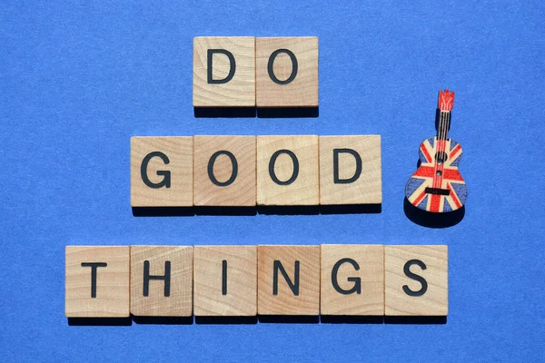 Good Things Λέξεις Ξύλινα Γράμματα Αλφάβητο Ένα Μικροσκοπικό Ξύλινο Γιουκαλίλι — Φωτογραφία Αρχείου