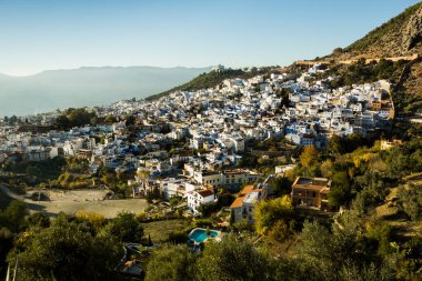 Şef Chaouen 'in Rif dağlarının tepesinden görünüşü