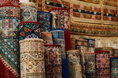 Fas 'ın Fez şehrindeki halılar.