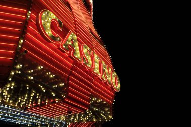 Fremont Caddesi 'ndeki kumarhane tabelası, Las Vegas' ın aşağısında.