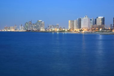 Tel Aviv silueti ve plajı