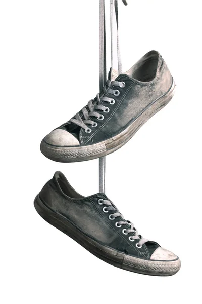 Gamla Nedslitna Svarta Sneakers Isolerade Vitt — Stockfoto