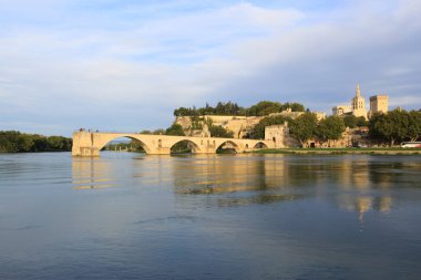 Avignon Köprüsü ile Papa Sarayı, Pont Saint-Benezet, Provence, Fransa