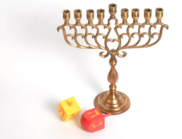 Hanukkah Menora Dreidels Geïsoleerd Boven Wit — Stockfoto