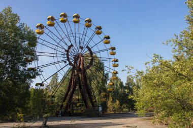 Pripyat, hayalet şehrin içinde bir çember çizdi.