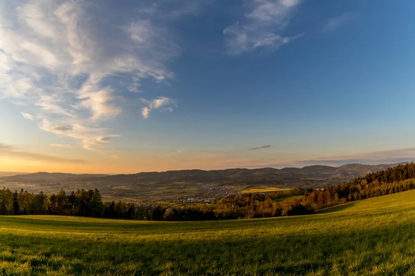 Paesaggio Con Molte Nuvole Nella Zona Montuosa Delle Montagne Beskydy — Foto Stock