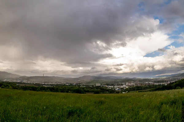 Veduta Panoramica Della Città Valasske Mezirici Durante Pioggia Sulle Colline — Foto Stock