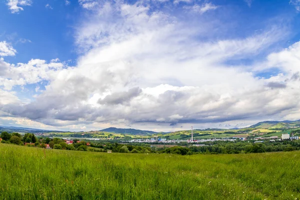 Veduta Panoramica Della Città Valasske Mezirici Durante Pioggia Sulle Colline — Foto Stock