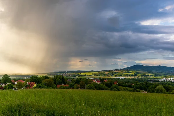 Veduta Panoramica Della Città Valasske Mezirici Durante Pioggia Sulle Colline — Foto Stock