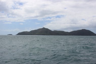 Fitzroy Adası ve Avustralya Queensland Sahili