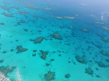 Avustralya Queensland 'daki Büyük Bariyer Mercan Resifi' ne helikopterden görüntü