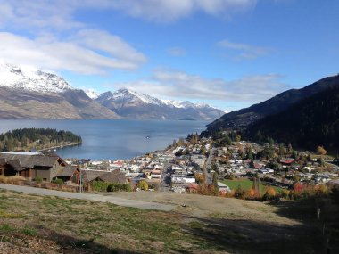 Wanaka Queenstown Gölü 'nün yukarısından.