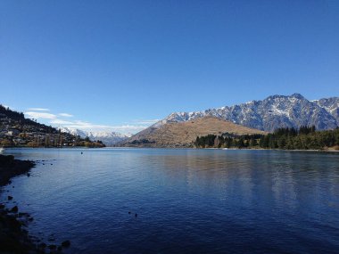 Wanaka Queenstown Gölü Yeni Zelanda 'nın temiz suyuyla