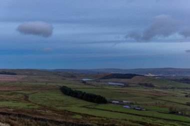 İngiltere 'nin kırsal kesiminde son zamanlarda gökyüzü renklendi