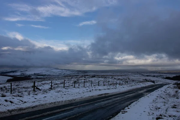 Englische Landseite Voll Von Neuschnee Auf Der Straße Bedeckt — Stockfoto