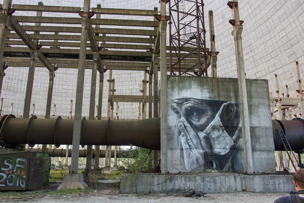 30 yıl sonra Çernobil 'in içinde yürümek 26 Nisan 1986' da No. Pripyat yakınlarındaki Çernobil Nükleer Santrali 'nde 4 nükleer reaktör..