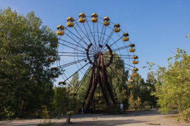 Pripyat, hayalet şehrin içinde bir çember çizdi.