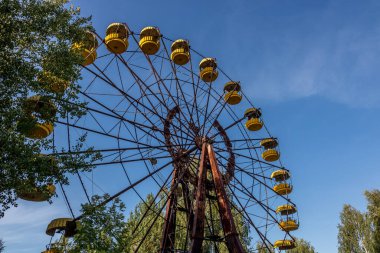 Pripyat, hayalet şehrin içinde bir çember çizdi.