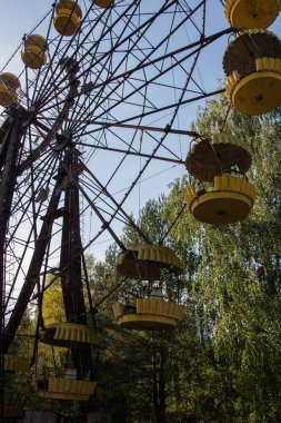 Pripyat, hayalet şehrin içinde bir çember çizdi.
