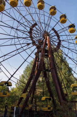 Pripyat, hayalet şehrin içinde bir çember çizdi.
